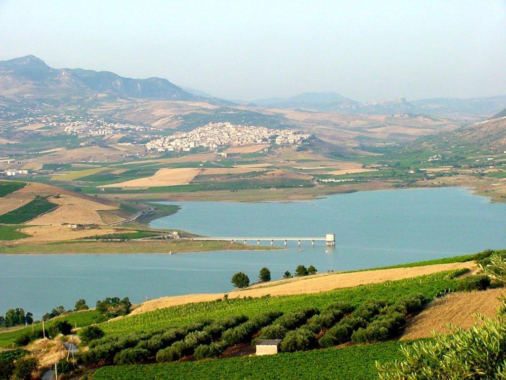 Lake Arancio and Sambuca in the background